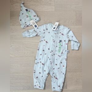 Baby GAP matching Newborn Sleeper & Hat Newborn NWT